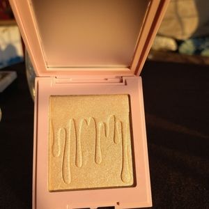 Kylie Jenner Pressed illuminating Powder New 💄 Stunning!